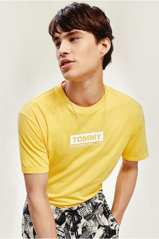 TOMMY JEANS Tee Shirt Basic  Logo Imprim   -  Tommy Jeans - Homme ZFU jaune